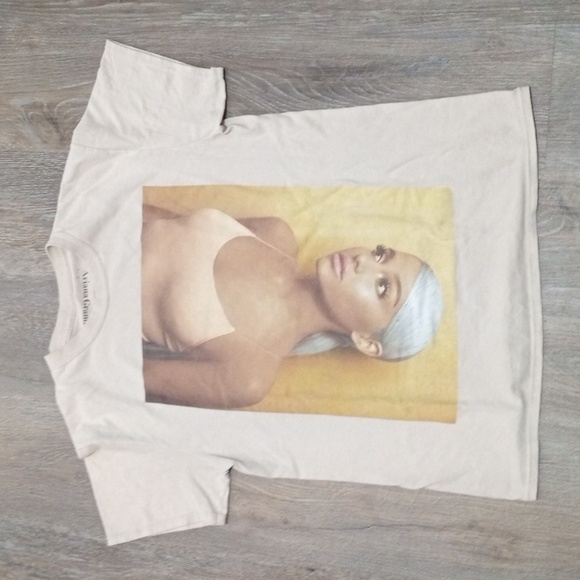 Ariana Grande M t shirt - Picture 1 of 4